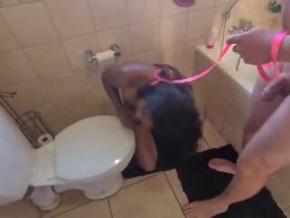 Njerëzor tualet indiane slattern shkoj pissed në dhe shkoj të saj kokë flushed followed nga duke thithur putz
