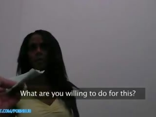 Publicagent pd i shkëlqyer koket e zezë seductress nevoja një ashensor dhe merr para në dorë për seks video