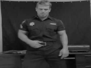 Muscle jock polisiýa officer strips and teases