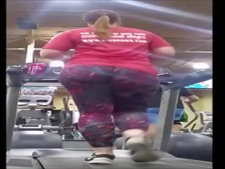 Jiggly plaçkë bjonde pawg në treadmill