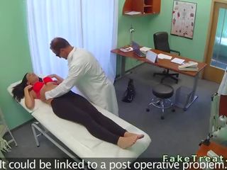 섹시한 문신 환자 빌어 먹을 그녀의 전문가 에 모조품 병원