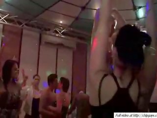 लड़कियों समूह सेक्स वीडियो पार्टी समूह नाइट क्लब नृत्य झटका काम हार्डकोर mad समलैंगिक