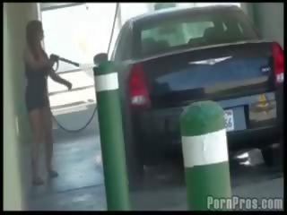 Mengambil anda untuk itu mobil mencuci, ya!