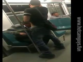 Público homosexual mamada en la tren