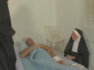 2 nonner blåse en syk pasient