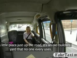 Kinky amatør blond passenger facialed av vellystig sjåfør