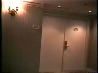 אישה מזוין על ידי מלון אבטחה שומר סרט