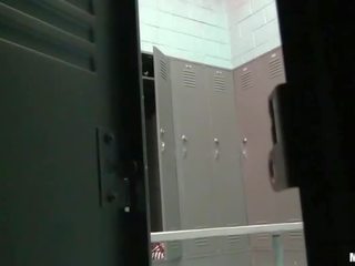 Booby gf nicole fucked dalam locker bilik
