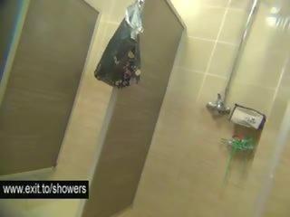 Monet amatööri tytöt spied sisään a julkinen suihku huone