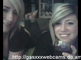 Two blondinka sisters on kamera