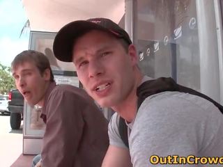 Nuorekas adolescents ottaa homo xxx video- sisäpuolella a bussi