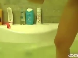 Erotisks brunete nevena aizņem a vanna un fucks viņai pakaļa