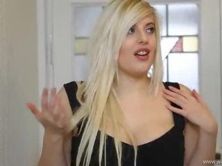 Ellie roe buclatý angličtina kuřátko v a horký těsný šaty - blondýnka dospělý video klip