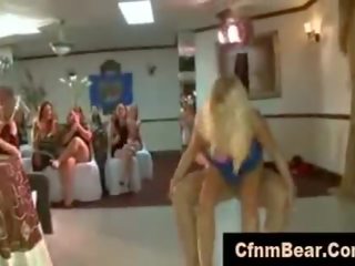 Amatir realitas wanita berbusana pria telanjang lisan anal hubungan intim publicsex boneka blondie bujangan pesta