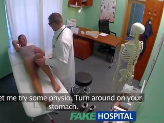 Fakehospital мръсен милф възрастен филм addict получава прецака от на лекар