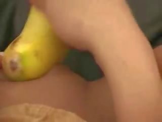 Kietas šūdas su vaisiai klipas