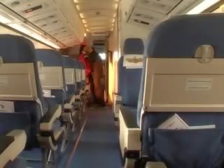 Съвършен въздух hostess получаване на прецака от късметлия пилот