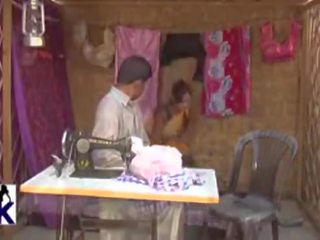 Desi inviting bhabi romance avec locale tailor
