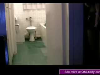 Čierne africké strumpet streetwalker fucked stojace v kúpeľňa s trdlo výstrek