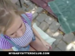 Mybabysittersclub - μικροσκοπικός/ή μωρό κλώσσα που πιάστηκε μαλακία