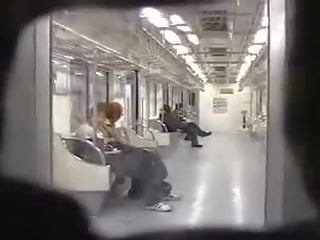 Japen koppel publiek klap in trein