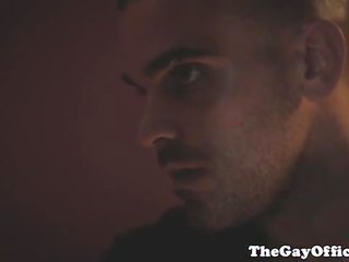 Gayhunks convidar voyeur sobre para sexo a três