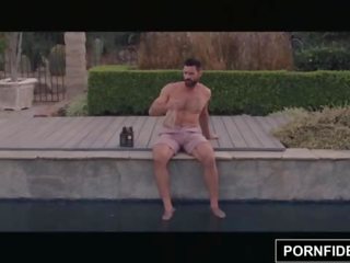 Pornfidelity آنا جرس peaks قصفت إلى جانب حمام السباحة