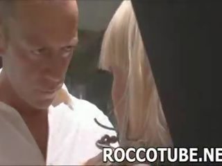 Zvrátené rocco siffredi dostane jeho vták olizovať v tento hardcore fetiš 3ka scéna
