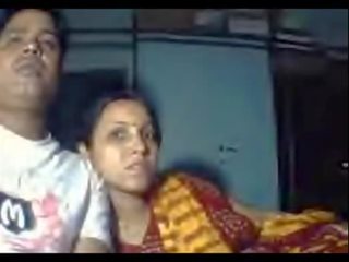 Indické amuter attractive pár láska flaunting ich dospelé film život - wowmoyback