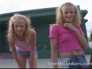 Gigis - noor blond twin tüdrukud