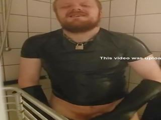 Rubbercub masturbação em duche